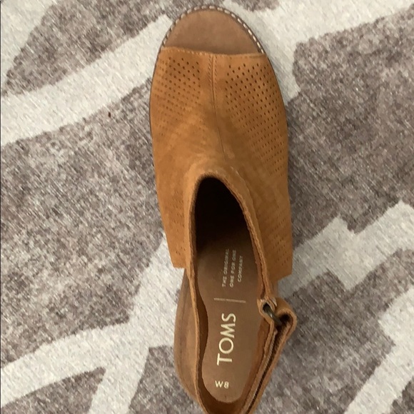 NWB  👠 TOMS LEATHER SANDALS👄 SZ. 8  👩🏼👏🏻😘💎 - Picture 3 of 5